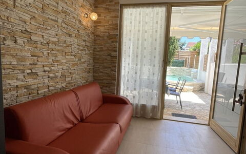 Volme: Pavimentazione, Parete, Pavimento, Legna, Interior Design, Soffitto, Illuminazione, Mobilia, Camera, Soggiorno