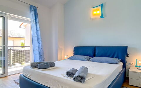 Monte Kope: Mobilia, Interior Design, Legna, Pavimento, Pavimentazione, Camera Da Letto, Camera, Letto, Tessile, Illuminazione