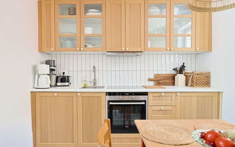 Marina: Mobilia, Legna, Cabinetry, Cucina, Interior Design, Pavimentazione, Credenza, Controsoffitto, Color Legno, Casa