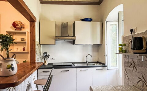 Enrico: Mobilia, Cucina, Interior Design, Elettrodomestico Da Cucina, Controsoffitto, Apparecchio Major, Pavimentazione, Legna, Soffitto, Cabinetry