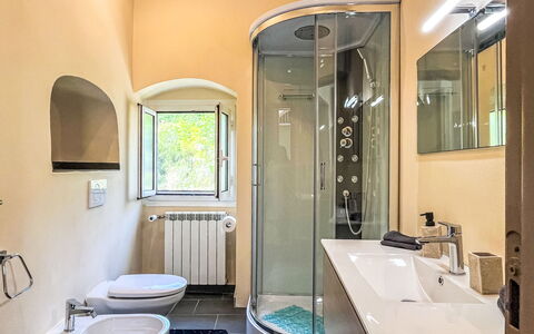 Enrico: Idraulico Fixture, Interior Design, Bagno, Pavimentazione, Pavimento, Rubinetto, Idraulico, Soffitto, Camera, Lavello
