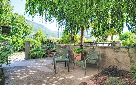 Boscolago: Vegetazione, Primavera, Mobili Da Esterno, Tavolo Esterno, Shade, Giardino, Vaso Di Fiori, Sedia, Cortile, Pianta Della Casa