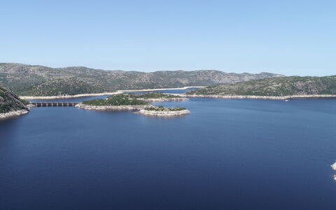 Bjørnbu: Acqua, Risorse Idriche, Corpo D'Acqua, Costiera E Morfologie Oceanic, Costa, Promontorio, Lago, Mare, Baia
