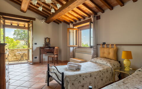 Villa Daluma, Private Pool in Todi: Mobilia, Interior Design, Casa, Camera, Appartamento, Color Legno, Latifoglie, Villa, Sedia, Estate