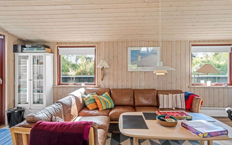 Christiern - 600M from the Sea: Legna, Interior Design, Soffitto, Mobilia, Pavimentazione, Casa, Pavimento, Camera, Latifoglie, Soggiorno