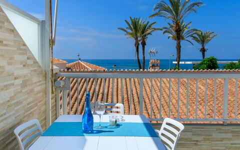 El Bungalow: Mobilia, Interior Design, Sedia, Mobili Da Esterno, Materiali Naturali, Shade, Tavolo Esterno, Design, Ristorante, Cucina & Sala Da Pranzo Tavolo