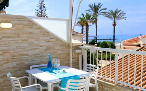 El Bungalow: Mobilia, Interior Design, Sedia, Mobili Da Esterno, Materiali Naturali, Shade, Tavolo Esterno, Design, Ristorante, Cucina & Sala Da Pranzo Tavolo