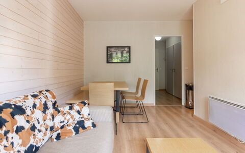 Les Chalets D'Ax: Mobilia, Interior Design, Sedia, Mobili Da Esterno, Materiali Naturali, Shade, Tavolo Esterno, Design, Ristorante, Cucina & Sala Da Pranzo Tavolo