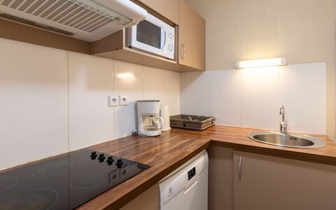 Les Chalets D'Ax: Mobilia, Interior Design, Sedia, Mobili Da Esterno, Materiali Naturali, Shade, Tavolo Esterno, Design, Ristorante, Cucina & Sala Da Pranzo Tavolo