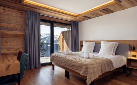 La Rosière 620: Legna, Latifoglie, Plank, Color Legno, Legname, Compensato, Pavimento In Legno, Camera Da Letto, Balcone, Hotel