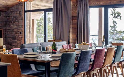 La Rosière 620: Mobilia, Interior Design, Legna, Sedia, Tavolo, Pavimentazione, Tessile, Sala Da Pranzo, Pavimento, Cucina & Sala Da Pranzo Tavolo