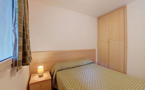 Bravone 610: Legna, Interior Design, Pavimento, Camera Da Letto, Letto, Pavimentazione, Mobilia, Soffitto, Camera, Lenzuolo