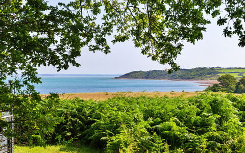 Seascape: Blu, Acqua, Verde, Corpo D'Acqua, Vegetazione, Paesaggio Naturale, Costa, Orizzonte, Estate, Costiera E Morfologie Oceanic