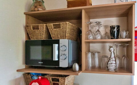 Seascape: Scaffalature, Mensola, Tavola, Mobilia, Cucina, Serveware, Camera, Color Legno, Credenza
