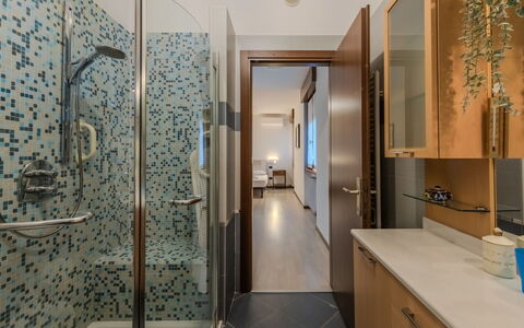 Locanda dei Nonni: Pavimentazione, Interior Design, Pavimento, Soffitto, Idraulico Fixture, Illuminazione, Lampada, Bagno, Idraulico, Controsoffitto