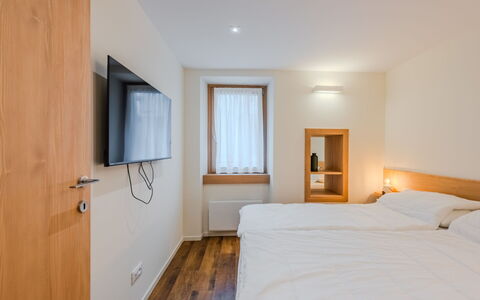 Ca' Alma Dolomia: Legna, Camera Da Letto, Letto, Lenzuolo, Bedding, Interior Design, Telaio Del Letto, Pavimento, Latifoglie, Color Legno
