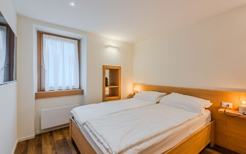 Ca' Alma Dolomia: Legna, Camera Da Letto, Interior Design, Letto, Telaio Del Letto, Lenzuolo, Pavimento, Bedding, Pavimentazione, Soffitto