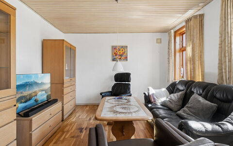 Helge - 10Km from the Sea: Mobilia, Interior Design, Divano, Pavimentazione, Legna, Pavimento, Soffitto, Soggiorno, Camera, Pavimento In Legno
