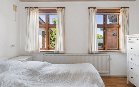 Helge - 10Km from the Sea: Letto, Camera Da Letto, Bedding, Interior Design, Lenzuolo, Legna, Mobilia, Pavimento, Pavimentazione, Soffitto