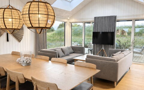 Tayara - 900M from the Sea: Mobilia, Interior Design, Pavimentazione, Pavimento, Legna, Soffitto, Divano, Lampada, Soggiorno, Tavolo