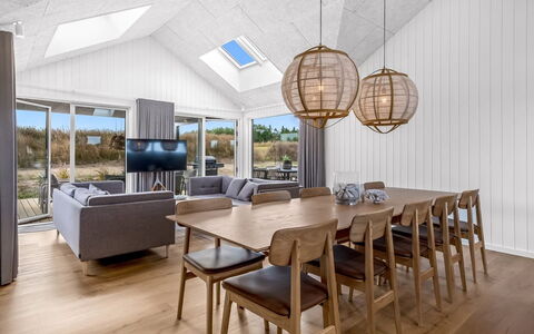 Tayara - 900M from the Sea: Pavimentazione, Interior Design, Legna, Pavimento, Soffitto, Mobilia, Pavimento In Legno, Latifoglie, Cucina & Sala Da Pranzo Tavolo, Soggiorno