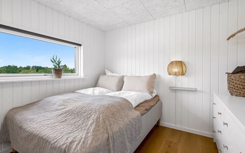Tayara - 900M from the Sea: Legna, Soffitto, Pavimentazione, Pavimento, Camera Da Letto, Bedding, Lenzuolo, Letto, Plank, Latifoglie