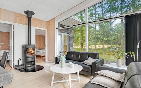 Nakke - 900M from the Sea: Pavimentazione, Legna, Interior Design, Mobilia, Pavimento, Soggiorno, Pavimento In Legno, Divano, Sedia, Soffitto