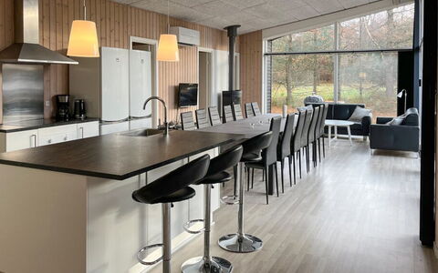 Nakke - 900M from the Sea: Mobilia, Interior Design, Cucina, Pavimentazione, Controsoffitto, Legna, Sedia, Lampada, Pavimento, Soffitto