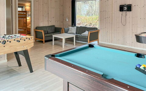 Nakke - 900M from the Sea: Interior Design, Pavimentazione, Legna, Mobilia, Pavimento, Soffitto, Camera, Illuminazione, Tavolo, Color Legno