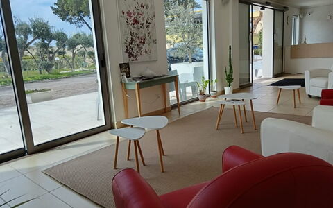 Baia di Tempsa Beach and Sea: Mobilia, Interior Design, Pavimentazione, Pavimento, Sedia, Tavolo, Camera, Appartamento, Soggiorno, Soffitto