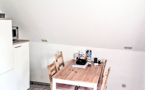 Workbase Nidderau: Mobilia, Pavimentazione, Interior Design, Pavimento, Legna, Soffitto, Camera, Pavimento In Legno, Cucina & Sala Da Pranzo Tavolo, Tavolo