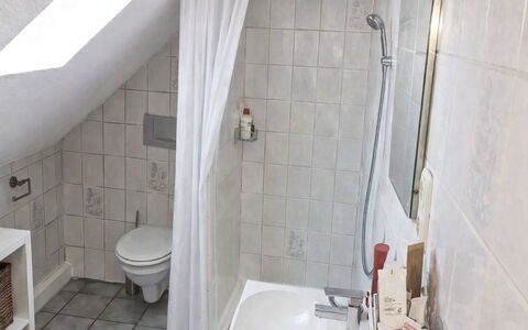 Workbase Nidderau: Bagno, Idraulico Fixture, Pavimentazione, Parete, Pavimento, Interior Design, Idraulico, Rubinetto, Camera, Vasca Da Bagno
