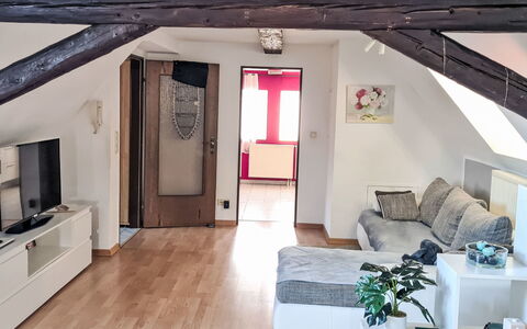 Workbase Nidderau: Mobilia, Interior Design, Pavimentazione, Pavimento, Legna, Soffitto, Camera, Divano, Appartamento, Illuminazione