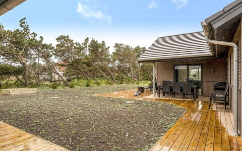 Ylermi - 600M from the Sea: Tetto, Casa, Villetta, Raccordo, Estate, Giardino, Driveway, Landscaping, Agriturismo, Backyard