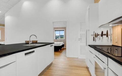Ylermi - 600M from the Sea: Pavimentazione, Interior Design, Cucina, Pavimento, Legna, Controsoffitto, Pavimento In Legno, Soffitto, Elettrodomestico Da Cucina, Cabinetry