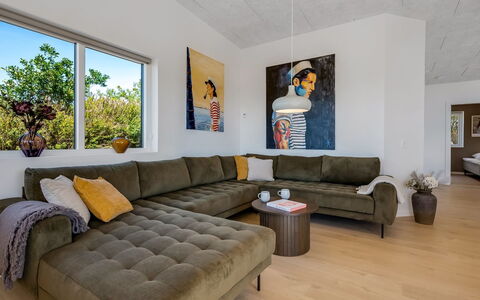 Hubertina - 900M from the Sea: Mobilia, Interior Design, Divano, Pavimentazione, Pavimento, Legna, Soggiorno, Soffitto, Camera, Appartamento
