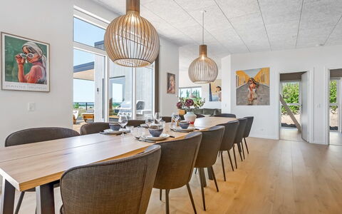 Hubertina - 900M from the Sea: Mobilia, Pavimentazione, Legna, Interior Design, Pavimento, Cucina & Sala Da Pranzo Tavolo, Sala Da Pranzo, Soffitto, Pavimento In Legno, Tavolo