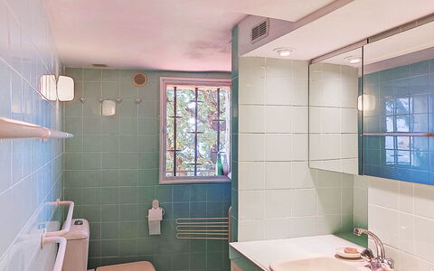 Balcon D'Azur: Bagno, Interior Design, Lavandino Del Bagno, Idraulico Fixture, Parete, Pavimentazione, Lavello, Pavimento, Rubinetto, Idraulico