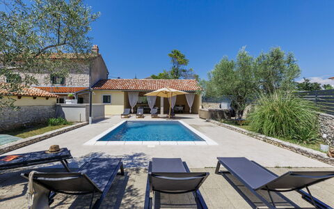 Happy: Zona Residenziale, Collina, Casa, Casa, Ricorrere, Catena Montuosa, Eco Hotel, Hill Station, Estate, Villa