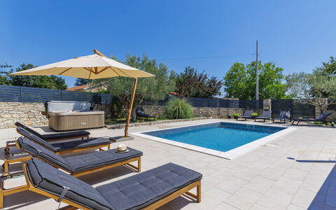 Happy: Zona Residenziale, Collina, Casa, Casa, Ricorrere, Catena Montuosa, Eco Hotel, Hill Station, Estate, Villa