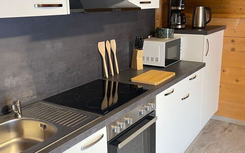 Allalinblick: Cucina, Elettrodomestico Da Cucina, Controsoffitto, Pavimentazione, Legna, Apparecchio Major, Cabinetry, Lavandino Della Cucina, Interior Design, Idraulico Fixture