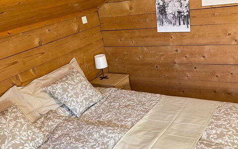 Allalinblick: Legna, Pavimentazione, Pavimento, Interior Design, Mobilia, Camera Da Letto, Letto, Lenzuolo, Biancheria, Camera