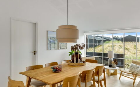 Thorlef - 500M from the Sea: Mobilia, Interior Design, Pavimentazione, Sala Da Pranzo, Tavolo, Pavimento, Legna, Cucina & Sala Da Pranzo Tavolo, Sedia, Soffitto