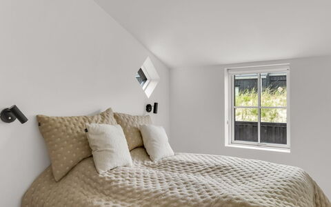 Thorlef - 500M from the Sea: Camera Da Letto, Letto, Parete, Interior Design, Bedding, Soffitto, Lenzuolo, Biancheria, Mobilia, Pavimento