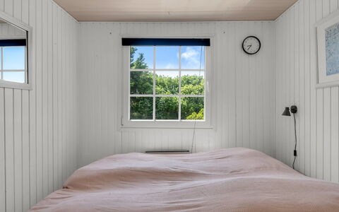 Isabel - 650M from the Sea: Legna, Camera Da Letto, Pavimentazione, Pavimento, Interior Design, Lenzuolo, Soffitto, Letto, Bedding, Biancheria