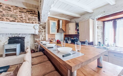 Le Bourg Tressé: Mobilia, Legna, Interior Design, Cucina, Pavimentazione, Casa, Soffitto, Camera, Pavimento, Controsoffitto
