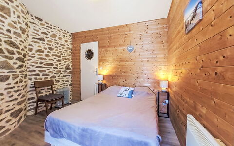Le Bourg Tressé: Legna, Mobilia, Interior Design, Pavimento, Pavimentazione, Soffitto, Casa, Camera Da Letto, Letto, Biancheria