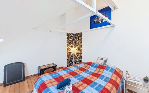 Le Bourg Tressé: Camera Da Letto, Interior Design, Letto, Mobilia, Legna, Bedding, Lenzuolo, Pavimento, Pavimentazione, Soffitto