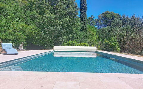Les Sources: Casa, Casa, Vaso Di Fiori, Tetto, Zona Residenziale, Porta, Materiale Composito, Flagstone, Pianta Della Casa