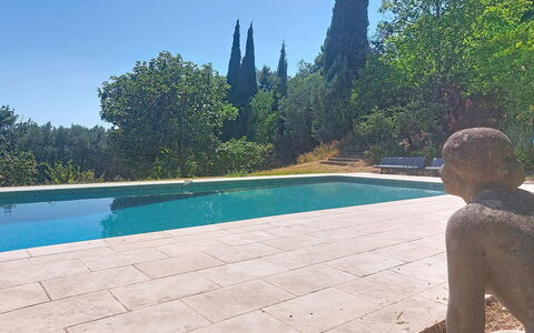 Les Sources: Casa, Casa, Vaso Di Fiori, Tetto, Zona Residenziale, Porta, Materiale Composito, Flagstone, Pianta Della Casa